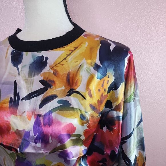 Sioni | Crewneck Sweater Medium Satin Floral - Picture 3 of 8